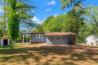 876 Laurelmont Dr SW in Atlanta, GA - Building Photo - Building Photo