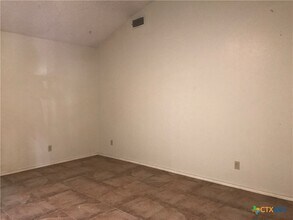 402 Deerwood Dr in San Marcos, TX - Building Photo - Building Photo