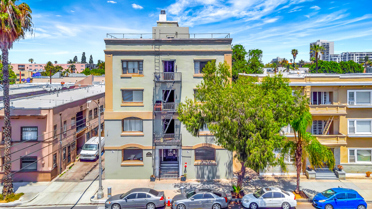 The American Apartments in Long Beach, CA - Building Photo