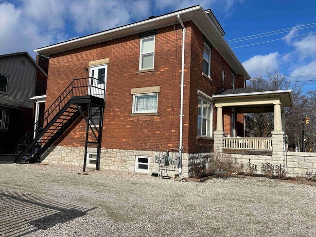 143 Christina St S in Sarnia, ON - Building Photo - Building Photo