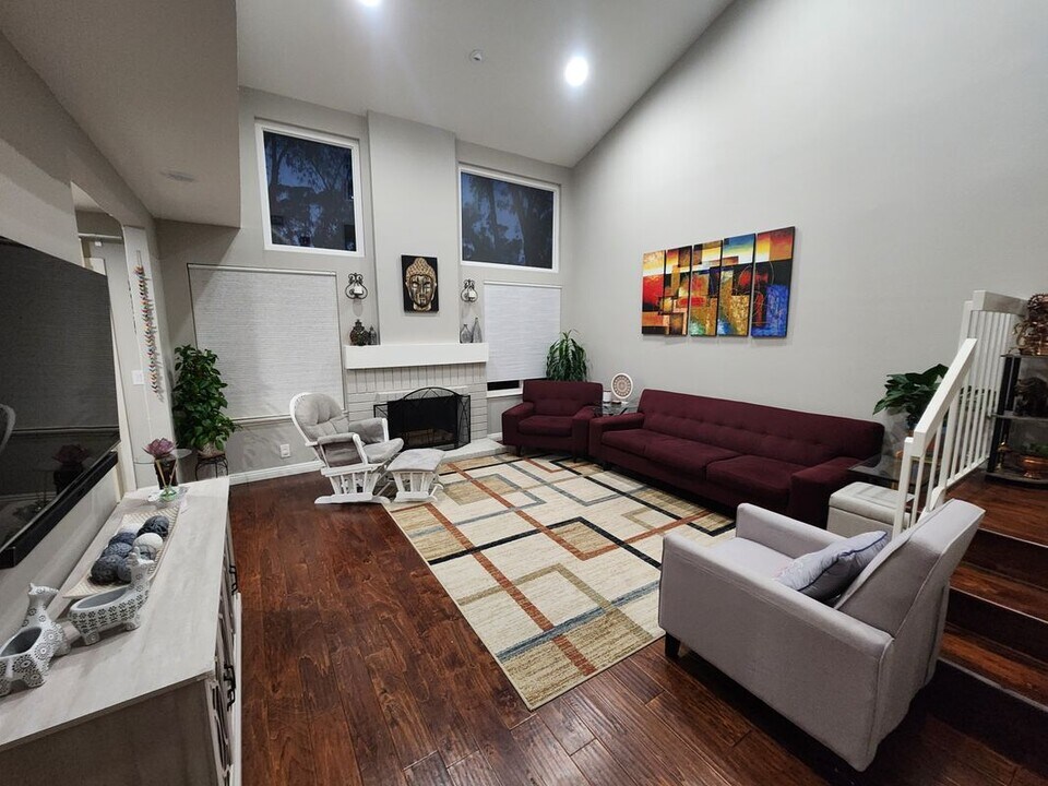 6504 E Camino Vista in Anaheim, CA - Building Photo