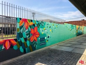 747 Lillian Way in Los Angeles, CA - Building Photo - Building Photo