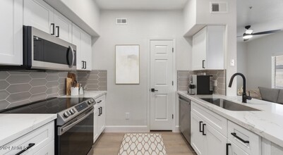 17600 N 79th Ave in Glendale, AZ - Foto de edificio - Building Photo