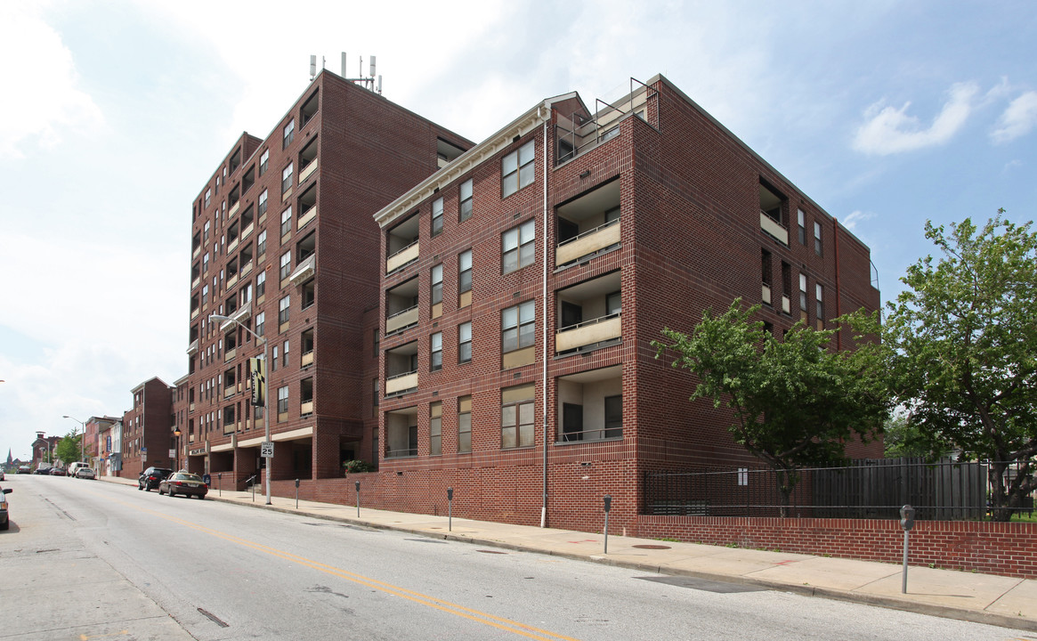 Hollins House in Baltimore, MD - Building Photo