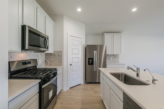 property at 31718 Hallington Hl Ln