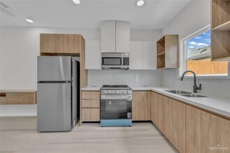 19 S 25th St in McAllen, TX - Building Photo - Building Photo