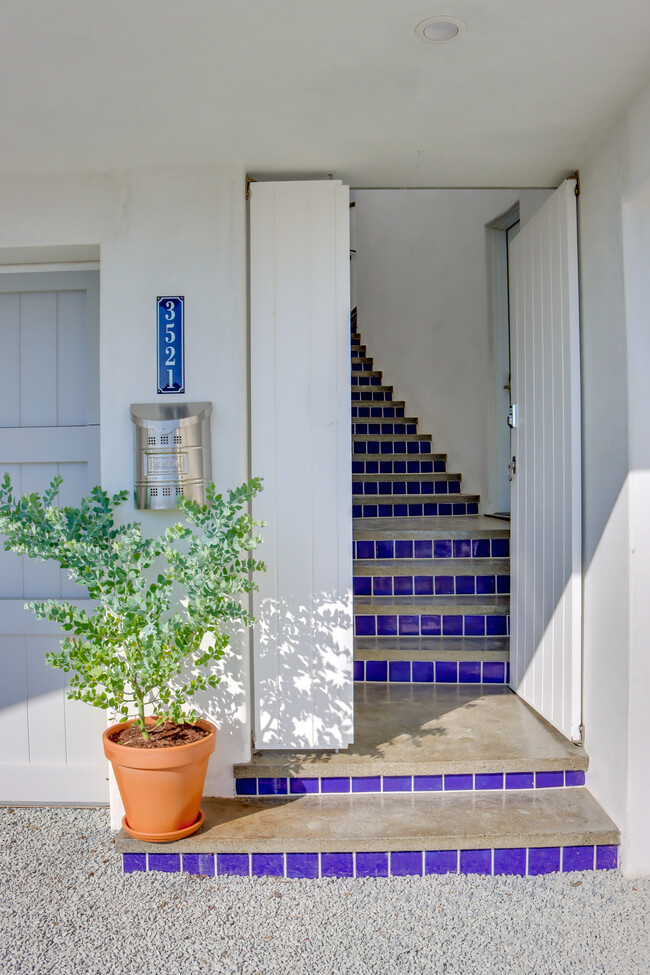 3521 Union St, Unit Greek-Inspired Guesthouse in San Diego, CA - Building Photo - Building Photo