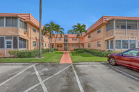 658 Saxony Pl in Delray Beach, FL - Building Photo - Building Photo