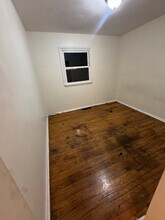 4737 E 174th St in Cleveland, OH - Foto de edificio - Building Photo