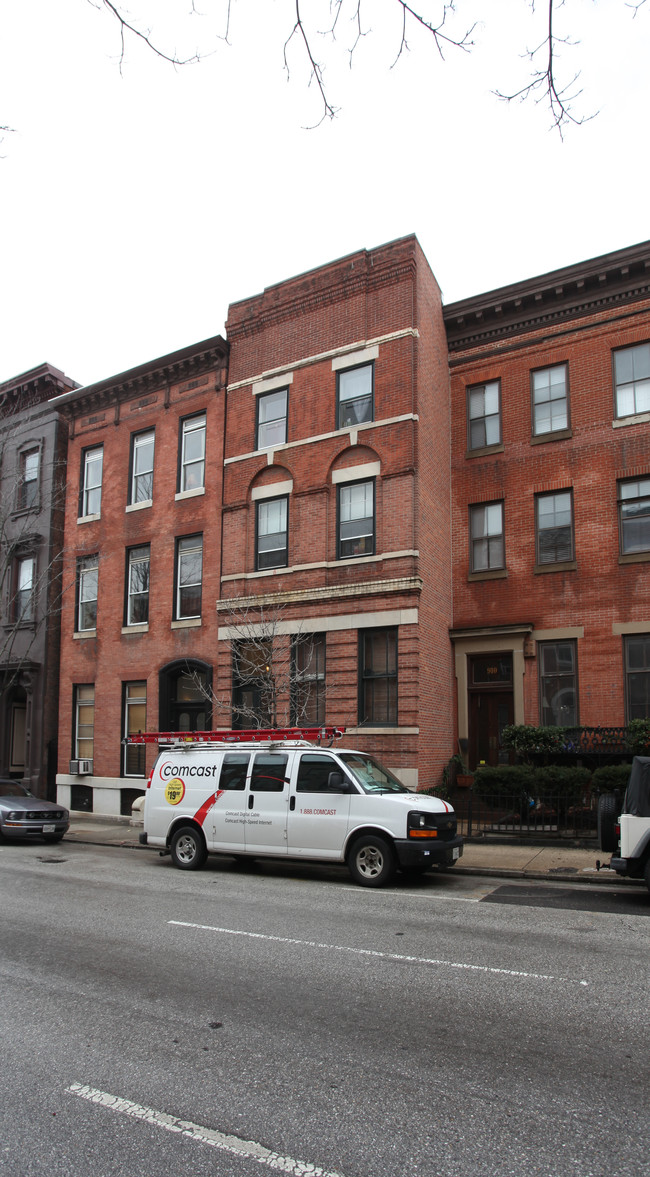 908 N Calvert St in Baltimore, MD - Foto de edificio - Building Photo