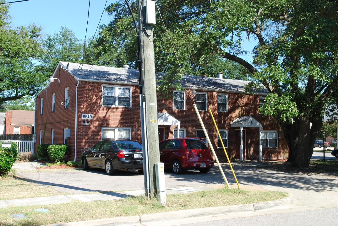 9619 Warwick Ave in Norfolk, VA - Building Photo