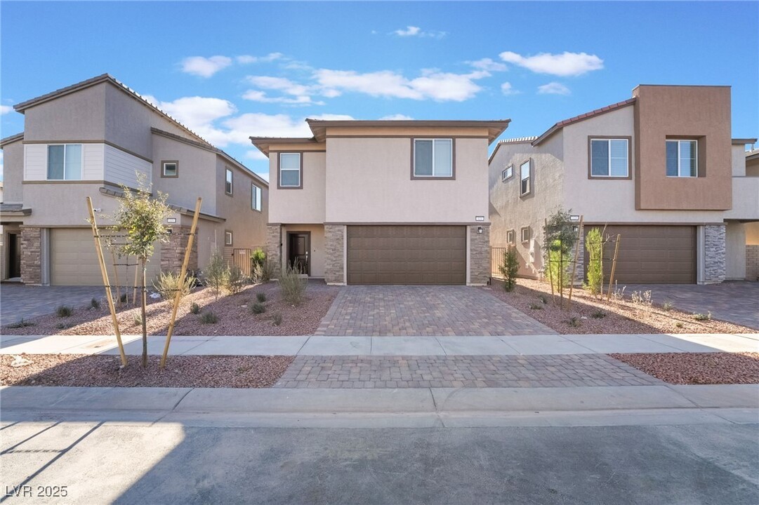 121 Blake Beacon Ln in Henderson, NV - Building Photo