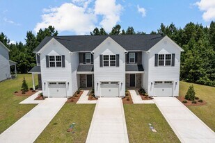 215 Verrazzano Ln in Jacksonville, NC - Building Photo