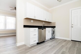 655 W Roscoe St in Chicago, IL - Building Photo - Building Photo