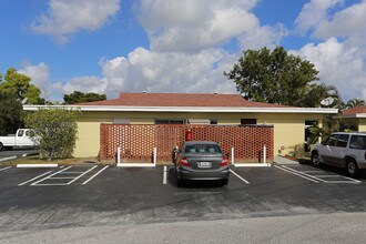 Forest Hills Apartments in West Palm Beach, FL - Building Photo - Building Photo