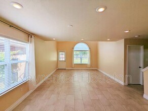 8815 Lyndonnille Falls Ln in Houston, TX - Building Photo - Building Photo