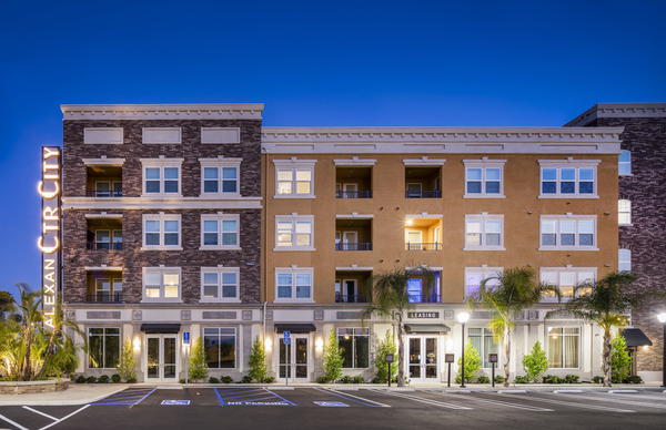 Lex CTR City in Anaheim, CA - Foto de edificio - Building Photo