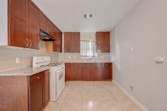 7658 Belbay St in Houston, TX - Building Photo - Building Photo