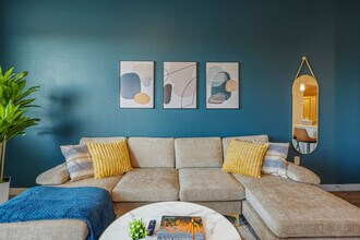 711 W Broadway Rd in Tempe, AZ - Building Photo - Building Photo