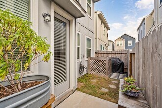 9810 Falling Fern Ln in Houston, TX - Building Photo - Building Photo