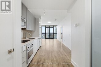 2916 Hwy 7 in Vaughan, ON - Building Photo - Building Photo