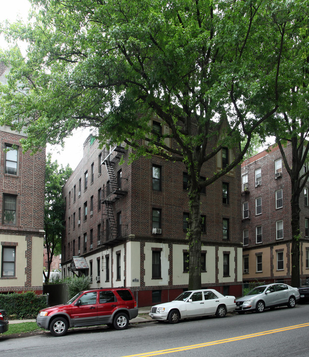 158-09 Sanford Ave in Flushing, NY - Building Photo