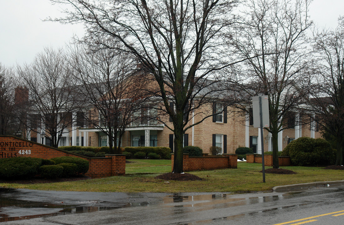 4243 W Bancroft St in Toledo, OH - Building Photo