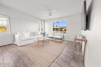 7802 E Kimsey Ln in Scottsdale, AZ - Building Photo - Building Photo