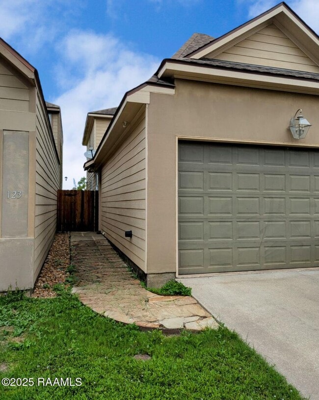 125 Villa Park Ln in Lafayette, LA - Building Photo - Building Photo