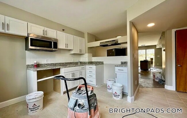 160 N Beacon St in Boston, MA - Foto de edificio - Building Photo