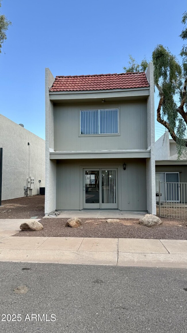 property at 2834 E Kathleen Rd