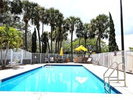 193 SW 96th Terrace in Plantation, FL - Building Photo