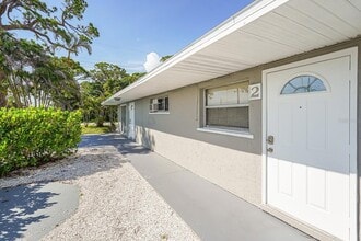 2021 Pennsylvania Ave, Unit 2 in Englewood, FL - Building Photo - Building Photo