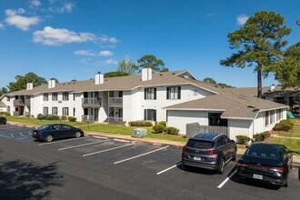 Hunters Pointe in Pensacola, FL - Foto de edificio - Building Photo
