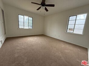 15471 Victory Blvd in Los Angeles, CA - Building Photo - Building Photo
