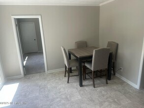 5330 Oak Forest Dr in Jacksonville, FL - Building Photo - Building Photo