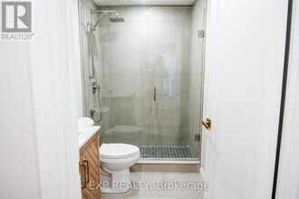 160 Bishop Dr in Barrie, ON - Building Photo - Building Photo
