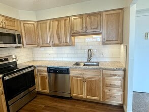 411 Lakewood Cir, Unit C806 in Colorado Springs, CO - Building Photo - Building Photo