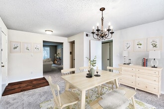 Maison De Ville in Mobile, AL - Foto de edificio - Building Photo