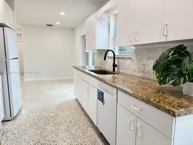 10760 SW 66th Dr in Miami, FL - Building Photo - Building Photo