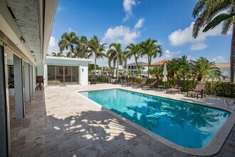 2631 NE 48th St in Lighthouse Point, FL - Building Photo - Building Photo