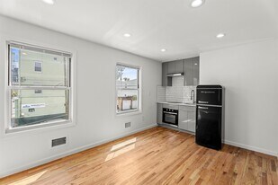 695 Summit Ave in Jersey City, NJ - Building Photo