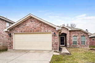 5528 Spring Ridge Dr in Watauga, TX - Building Photo