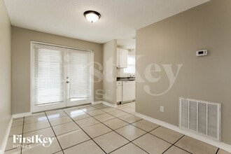 6803 Fernfield Ct in Tampa, FL - Foto de edificio - Building Photo