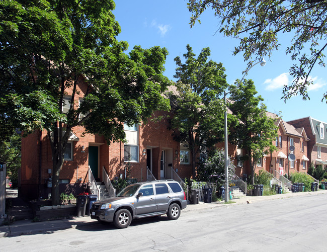 475-491 Melita Cres in Toronto, ON - Building Photo - Primary Photo