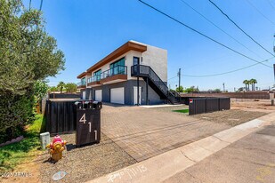 411 N 32nd Pl in Phoenix, AZ - Building Photo