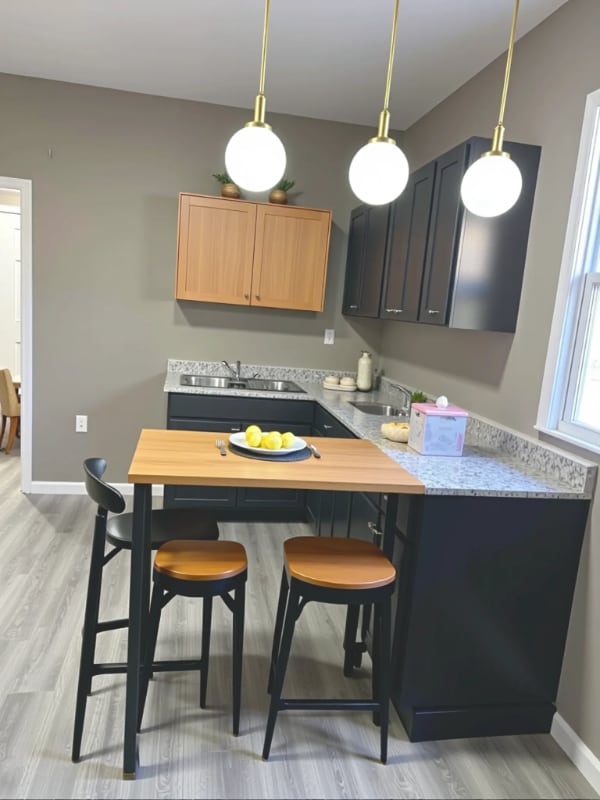 1352 Giddings Rd in Cleveland, OH - Building Photo - Building Photo