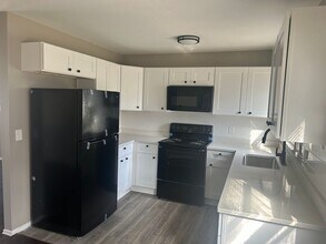 309 Manor Ln in Liberty, MO - Building Photo - Building Photo