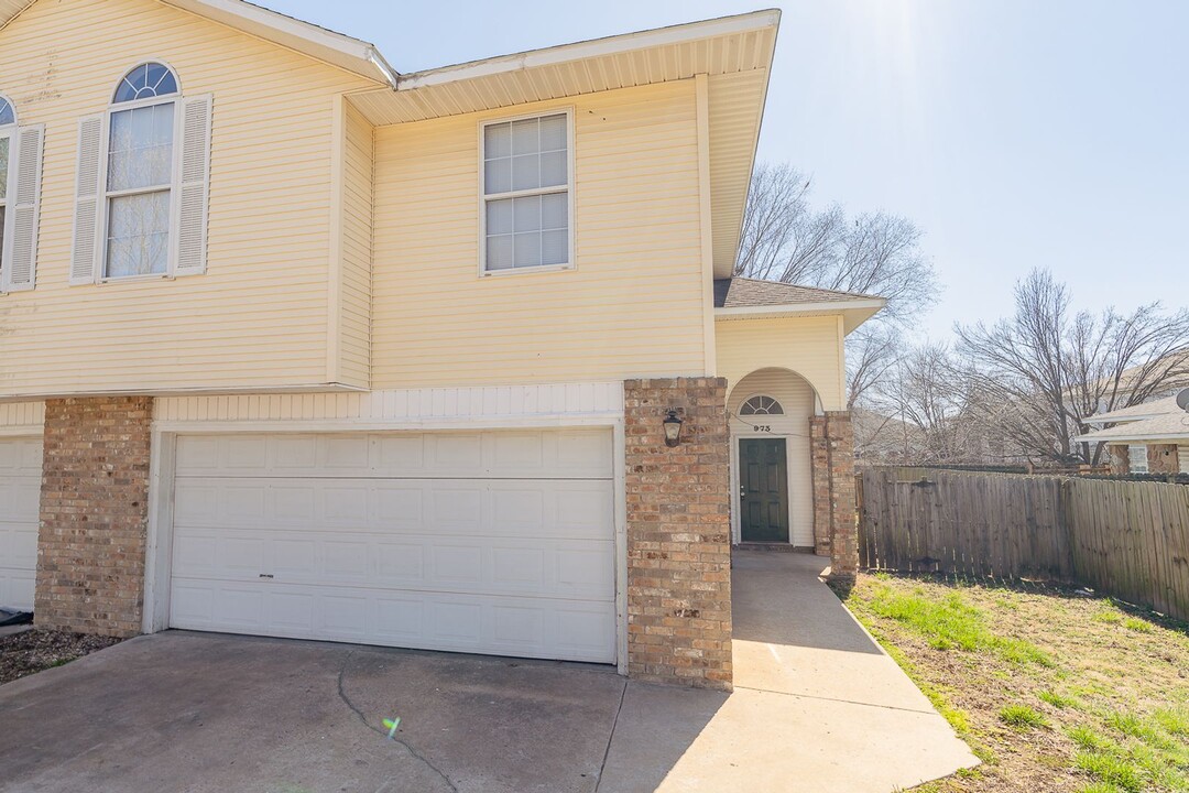 971 N Daisy Ln in Fayetteville, AR - Building Photo