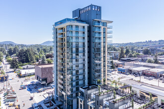 Hunter at Lynn Creek in North Vancouver District, BC - Building Photo - Building Photo